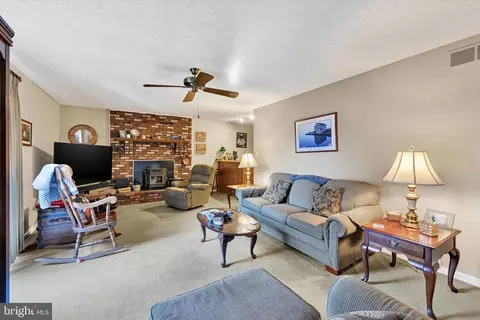8394 Armstrong Dr, Pasadena, MD 21122 photo 19
