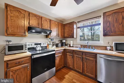 8394 Armstrong Dr, Pasadena, MD 21122 photo 15