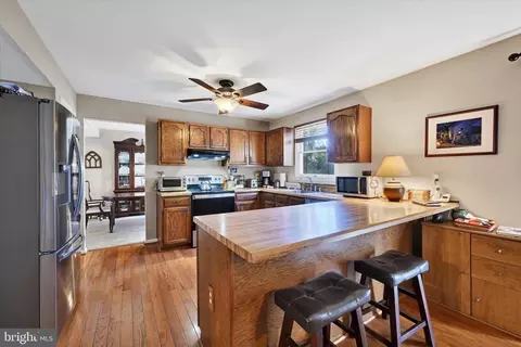8394 Armstrong Dr, Pasadena, MD 21122 photo 12