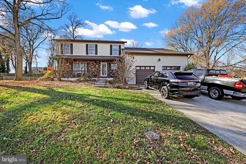 8394 Armstrong Dr, Pasadena, MD 21122 photo 3
