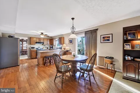 8394 Armstrong Dr, Pasadena, MD 21122 photo 17