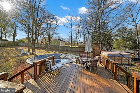 8394 Armstrong Dr, Pasadena, MD 21122 photo 6