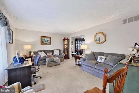 8394 Armstrong Dr, Pasadena, MD 21122 photo 9
