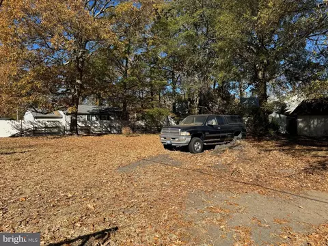 1302 Spruce St, Shady Side, MD 20764