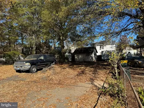 1302 Spruce St, Shady Side, MD 20764 photo 2