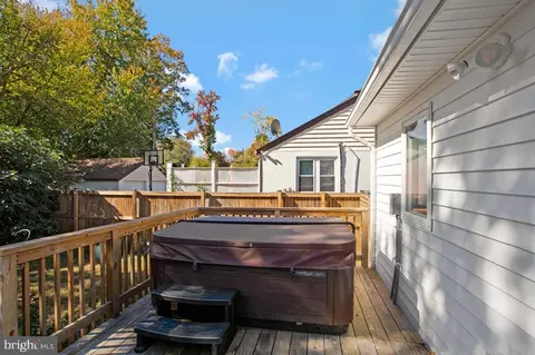 Exterior - 215 Lakeview Ave, Edgewater, MD 21037 photo 7 of 14