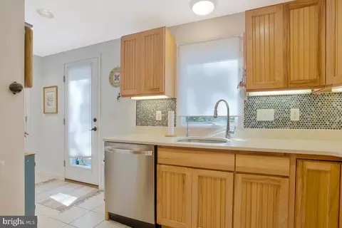Kitchen - 215 Lakeview Ave, Edgewater, MD 21037 photo 4 of 4