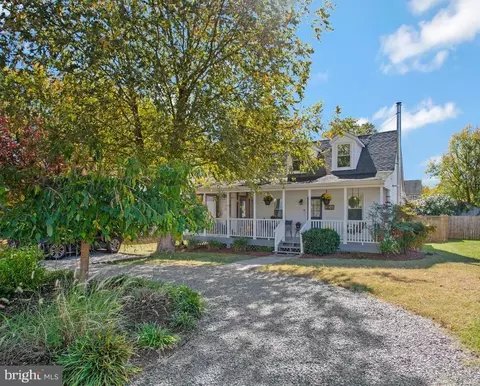 Exterior - 215 Lakeview Ave, Edgewater, MD 21037 photo 3 of 14