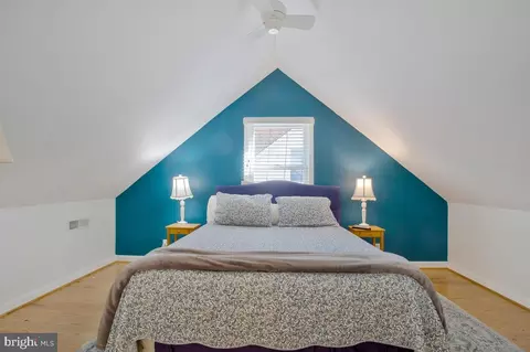 Bedroom - 215 Lakeview Ave, Edgewater, MD 21037 photo 3 of 4