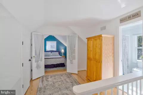 Entry Way - 215 Lakeview Ave, Edgewater, MD 21037 photo 4 of 5