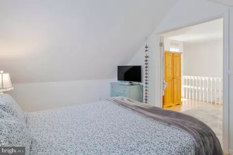 Bedroom - 215 Lakeview Ave, Edgewater, MD 21037 photo 4 of 4