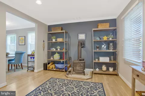 Entry Way - 215 Lakeview Ave, Edgewater, MD 21037 photo 1 of 5