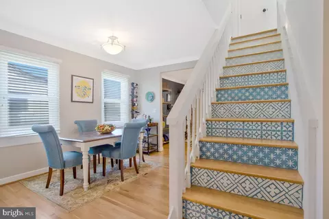 Entry Way - 215 Lakeview Ave, Edgewater, MD 21037 photo 3 of 5