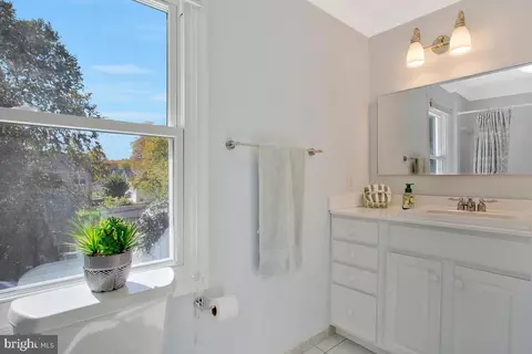 Bath - 215 Lakeview Ave, Edgewater, MD 21037 photo 2 of 3