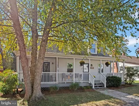 Exterior - 215 Lakeview Ave, Edgewater, MD 21037 photo 2 of 14
