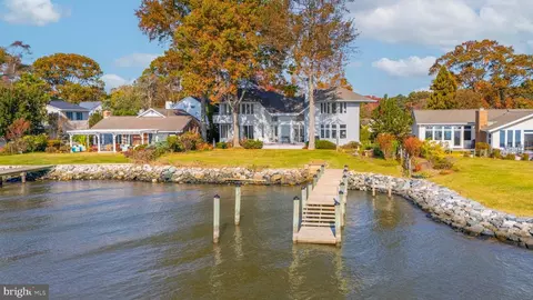 975 Bay Dr, Deale, MD 20751