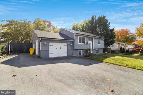 Exterior - 809 Hillside Ave, Edgewater, MD 21037 photo 4 of 10