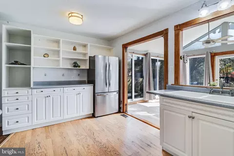Kitchen - 809 Hillside Ave, Edgewater, MD 21037 photo 4 of 4