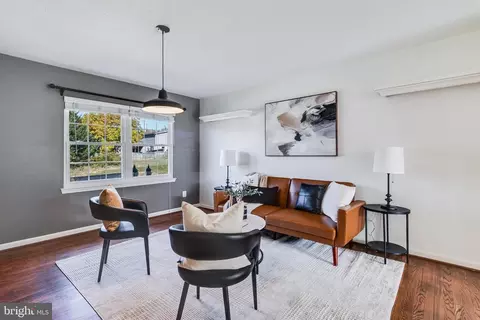 Living - 809 Hillside Ave, Edgewater, MD 21037 photo 2 of 5