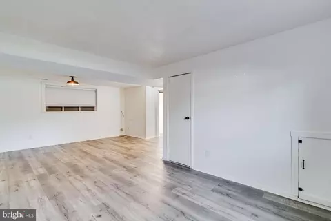 Living - 809 Hillside Ave, Edgewater, MD 21037 photo 4 of 5