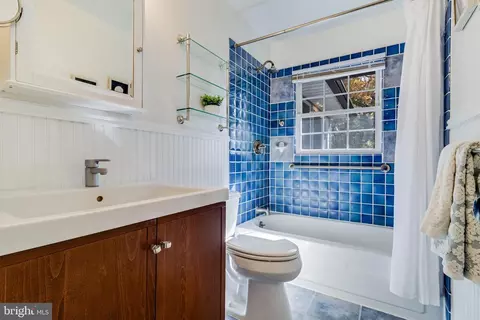 Bath - 809 Hillside Ave, Edgewater, MD 21037 photo 1 of 2