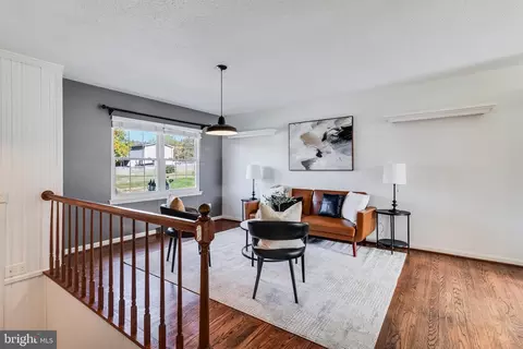Living - 809 Hillside Ave, Edgewater, MD 21037 photo 1 of 5