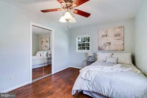Bedroom - 809 Hillside Ave, Edgewater, MD 21037 photo 2 of 4