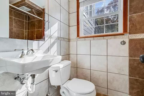 Bath - 809 Hillside Ave, Edgewater, MD 21037 photo 2 of 2