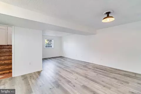 Living - 809 Hillside Ave, Edgewater, MD 21037 photo 5 of 5