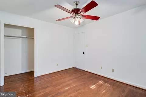 Bedroom - 809 Hillside Ave, Edgewater, MD 21037 photo 3 of 4