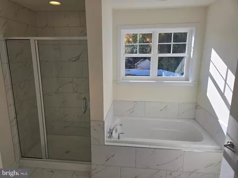 Bath - 675 Powhatan Beach Rd, Pasadena, MD 21122 photo 2 of 4