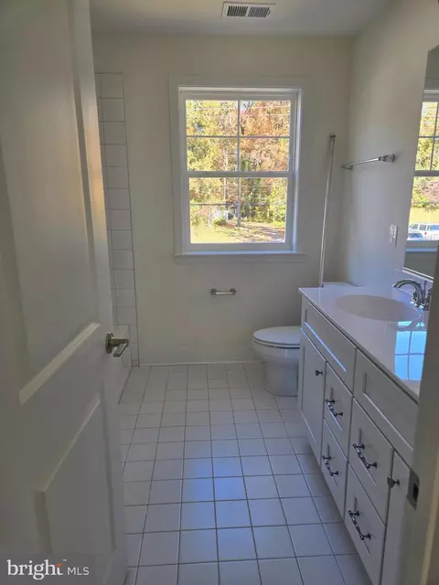 Bath - 675 Powhatan Beach Rd, Pasadena, MD 21122 photo 4 of 4
