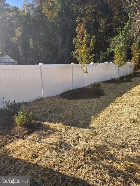 Exterior - 675 Powhatan Beach Rd, Pasadena, MD 21122 photo 3 of 3