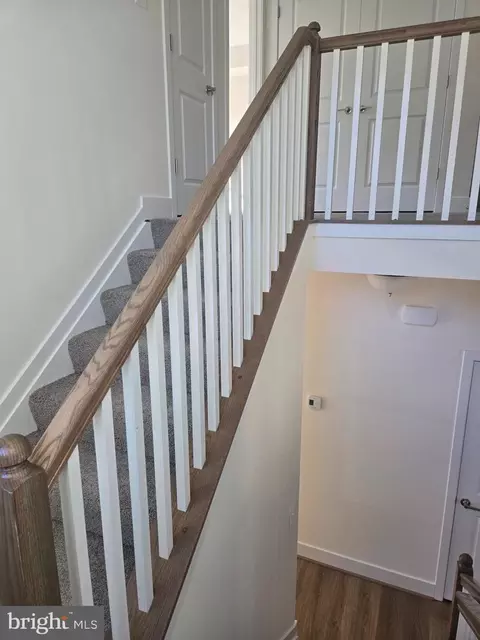 Entry Way - 675 Powhatan Beach Rd, Pasadena, MD 21122 photo 1 of 2