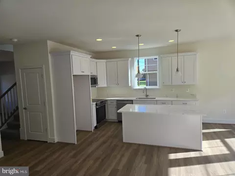 Kitchen - 675 Powhatan Beach Rd, Pasadena, MD 21122 photo 1 of 1