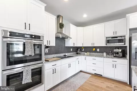 Kitchen - 684 203rd St, Pasadena, MD 21122 photo 3 of 3