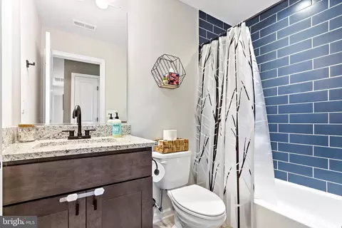 Bath - 684 203rd St, Pasadena, MD 21122 photo 2 of 3
