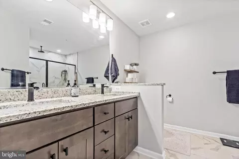 Entry Way - 684 203rd St, Pasadena, MD 21122 photo 6 of 8