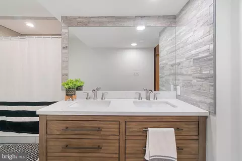 Bath - 3460 Marble Arch Dr, Pasadena, MD 21122 photo 2 of 3