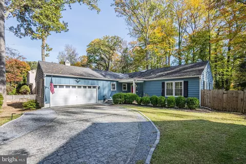 1606 Farnborn St, Crofton, MD 21114