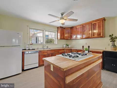 1422 Oak Bluff Rd, Edgewater, MD 21037 photo 11