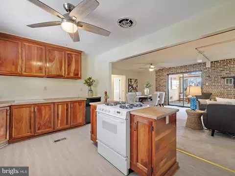 1422 Oak Bluff Rd, Edgewater, MD 21037 photo 12