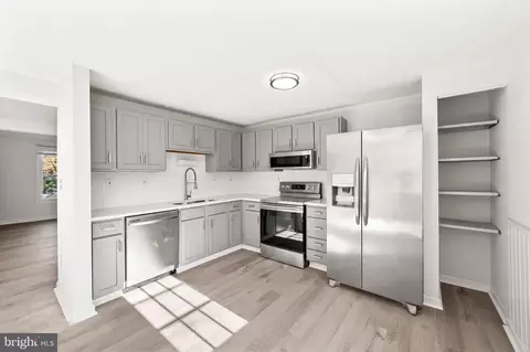 3619 Robin Air Ct, Pasadena, MD 21122 photo 4