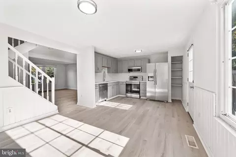 3619 Robin Air Ct, Pasadena, MD 21122 photo 3
