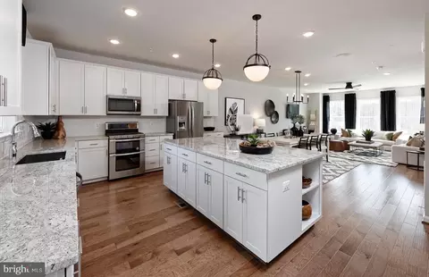 233 Mainstream Dr, Laurel, MD 20724 photo 3