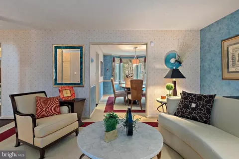 Living - 1677 Bayside Beach Rd, Pasadena, MD 21122 photo 2 of 4