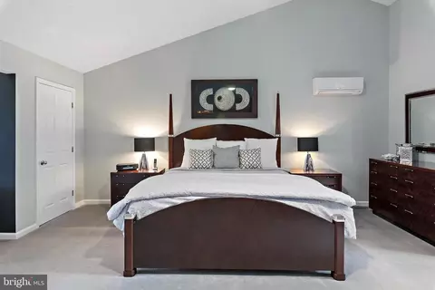 Bedroom - 1677 Bayside Beach Rd, Pasadena, MD 21122 photo 4 of 7