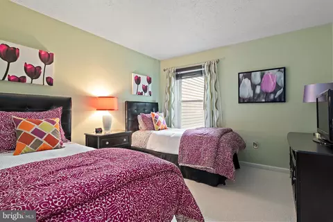 Bedroom - 1677 Bayside Beach Rd, Pasadena, MD 21122 photo 5 of 7