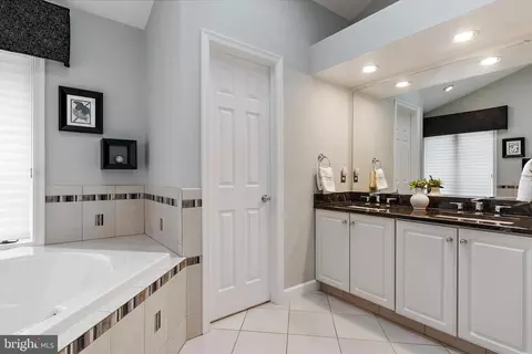 Bath - 1677 Bayside Beach Rd, Pasadena, MD 21122 photo 3 of 5