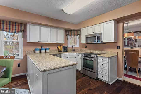 Kitchen - 1677 Bayside Beach Rd, Pasadena, MD 21122 photo 2 of 7